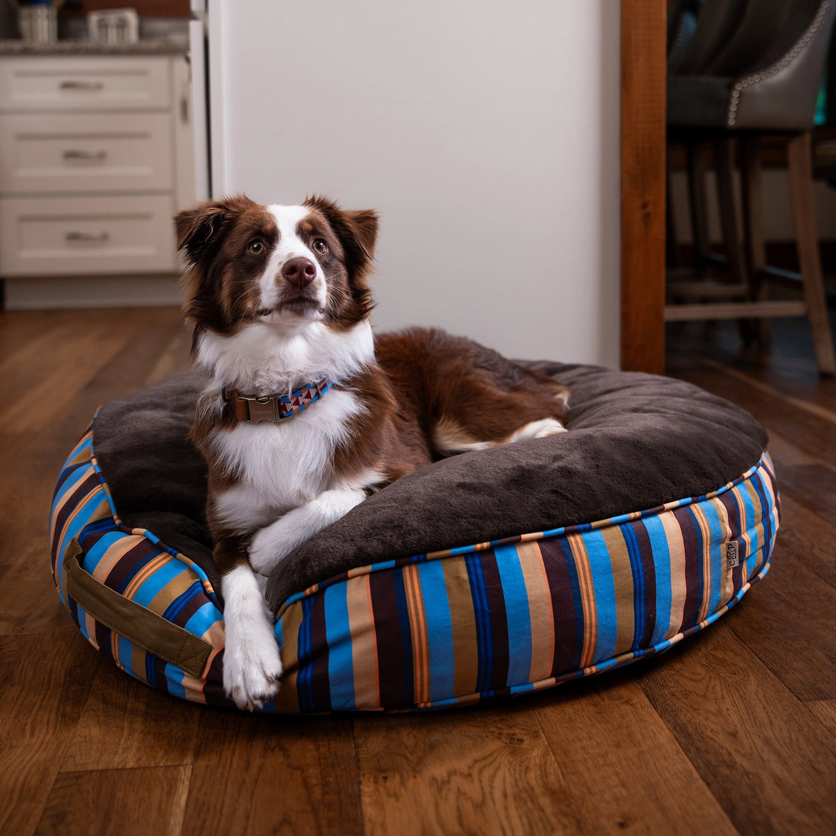 Carolina Pet Company - Round Stripe Pet Bed With Fur