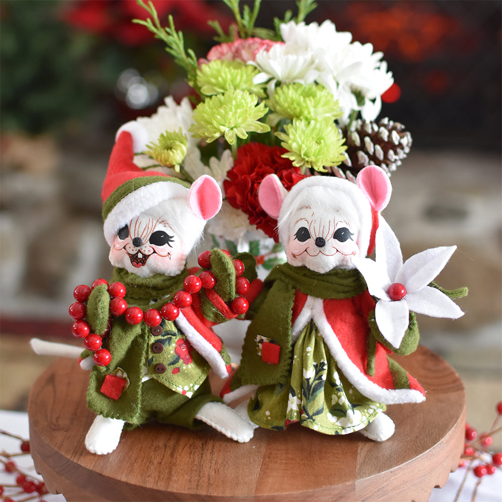 Annalee - Boy Mouse Winter Blooms