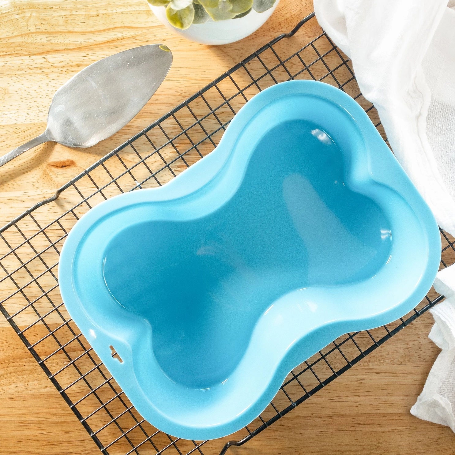 Bone clearance shaped pan