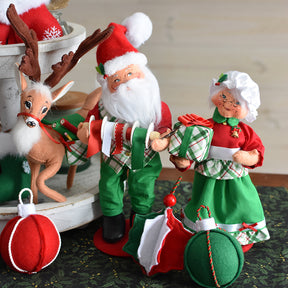 Annalee Dolls - Santa Wrapped With Love 9"