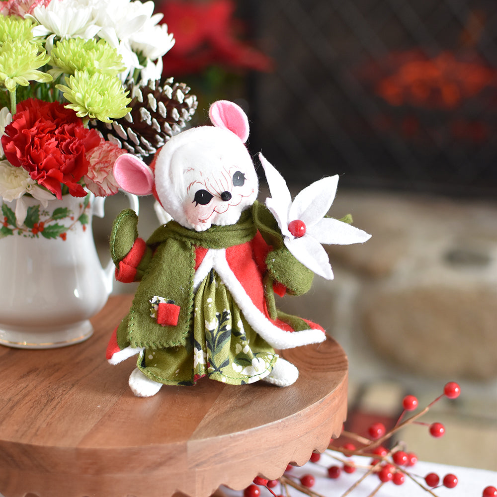 Annalee Dolls - Girl Mouse Winter Mouse