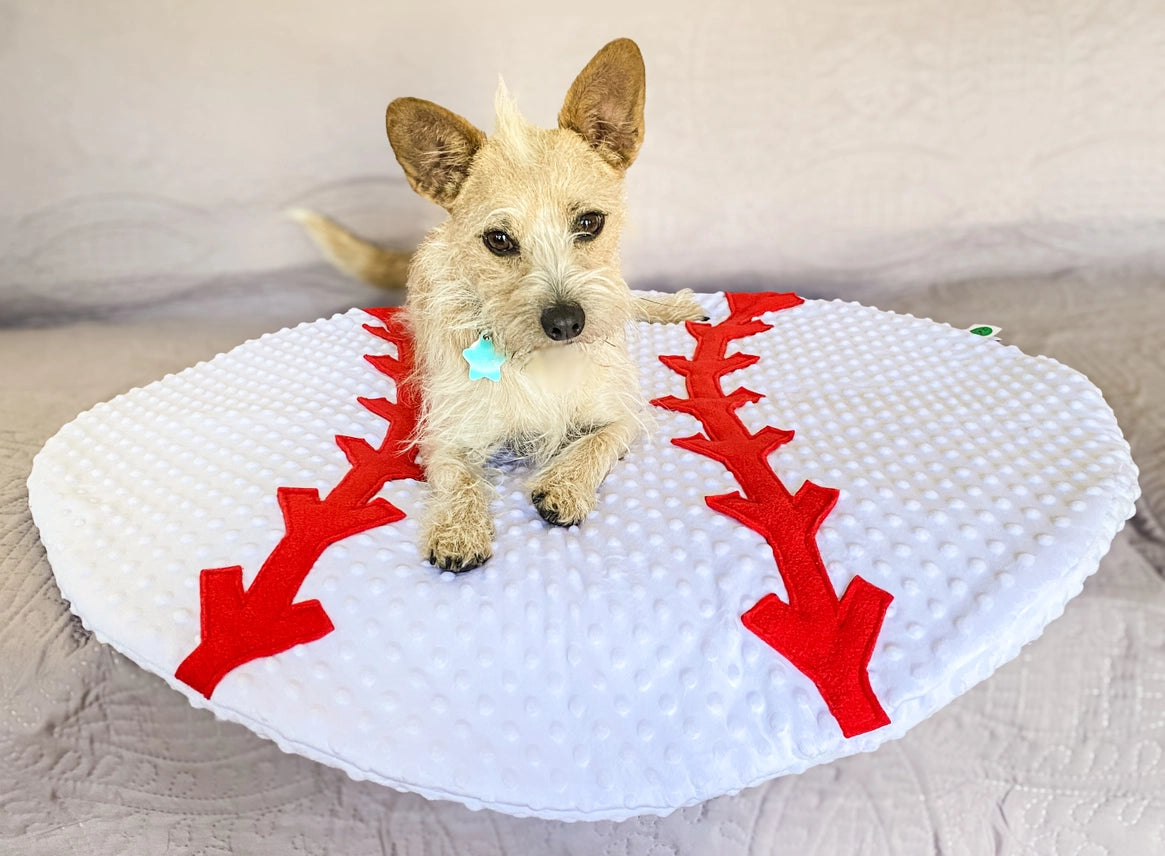 Screaming Pickles - Pet Bed Baseball