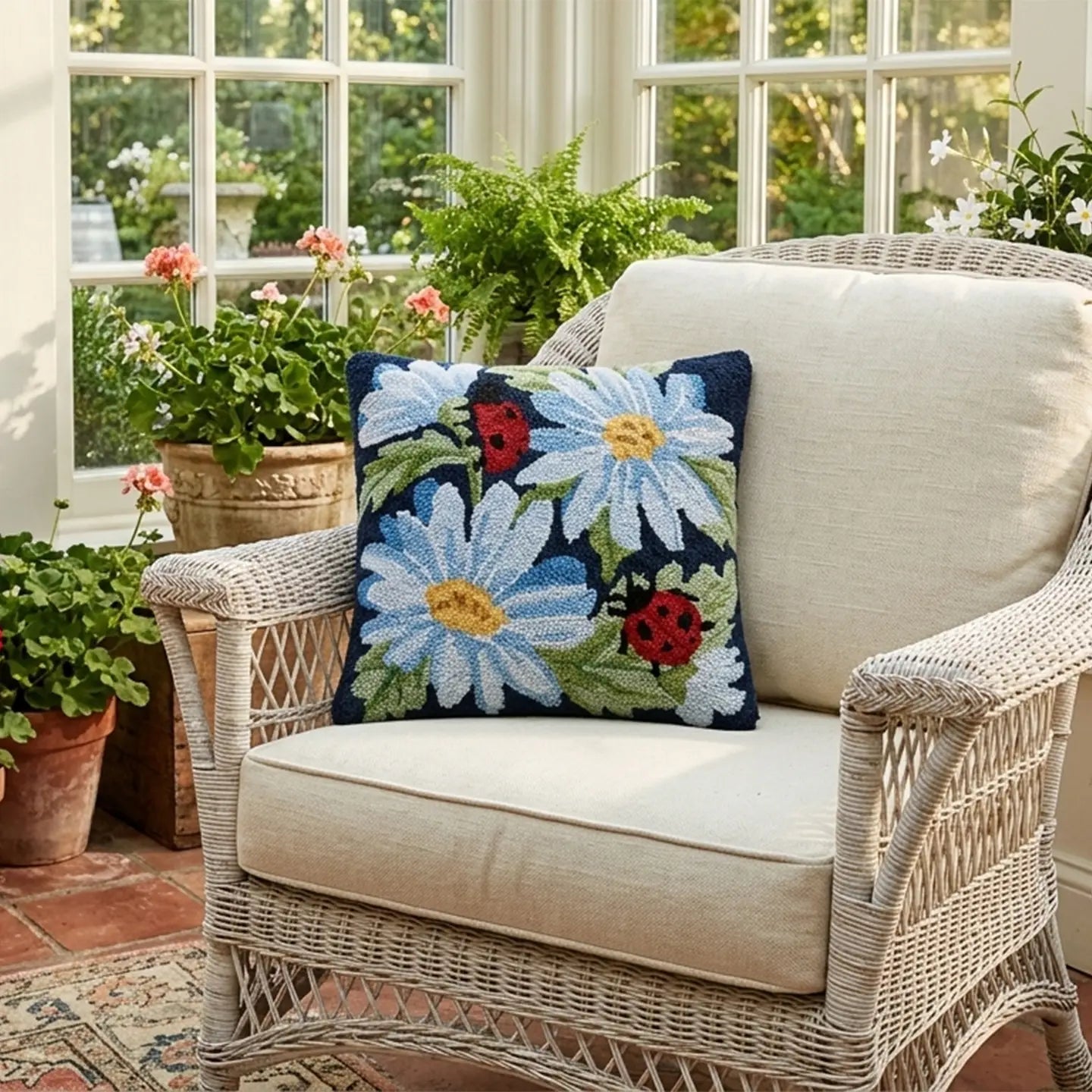 Peking HandiCraft - Pillow Hook Daisies & Ladybug