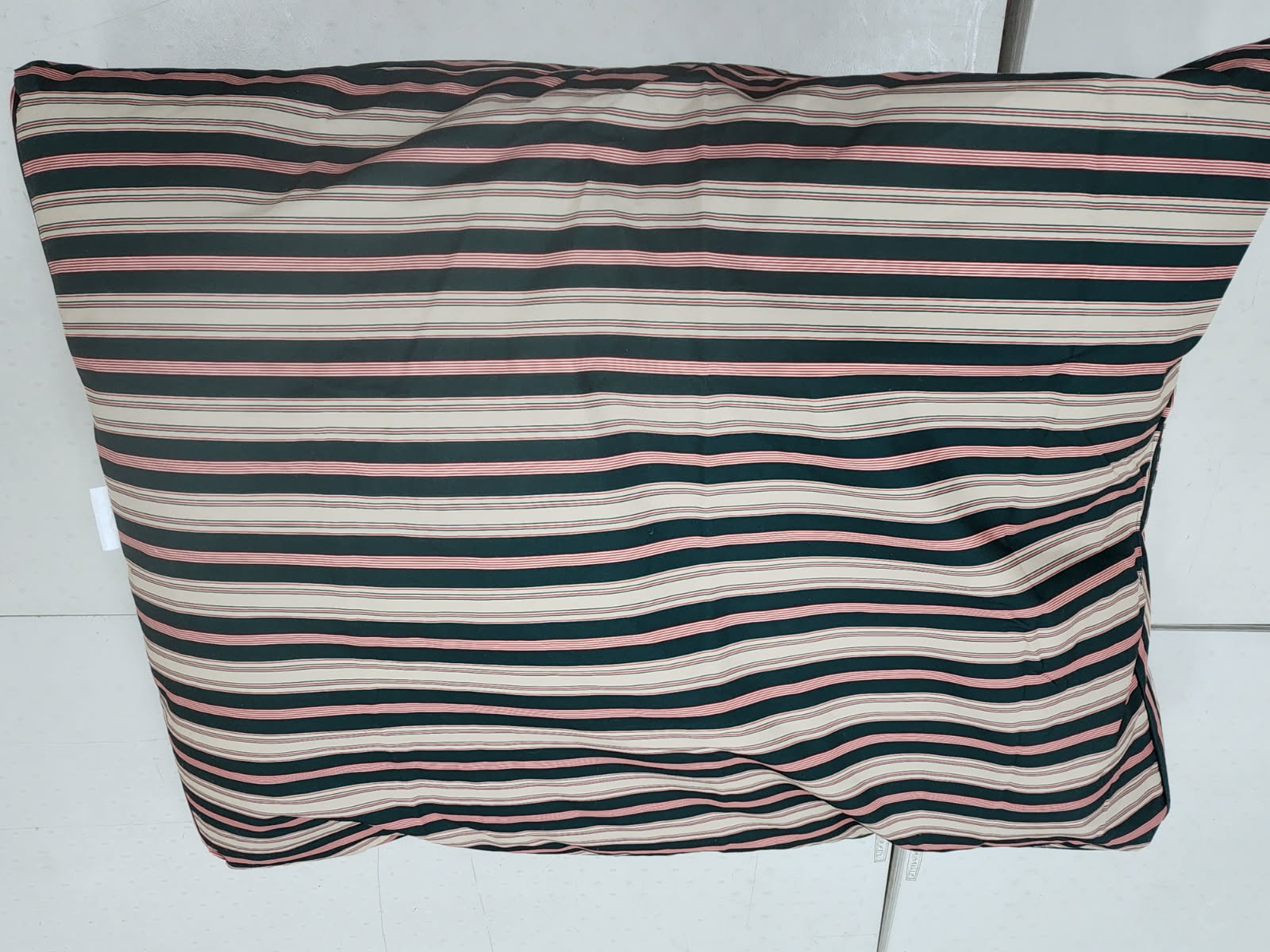 Carolina Pet - Solid Indoor/Outdoor Rectangle Dog Bed Striped