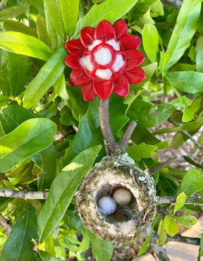 Hummingbird Home w/Nesting Fiber & Ring red Flower